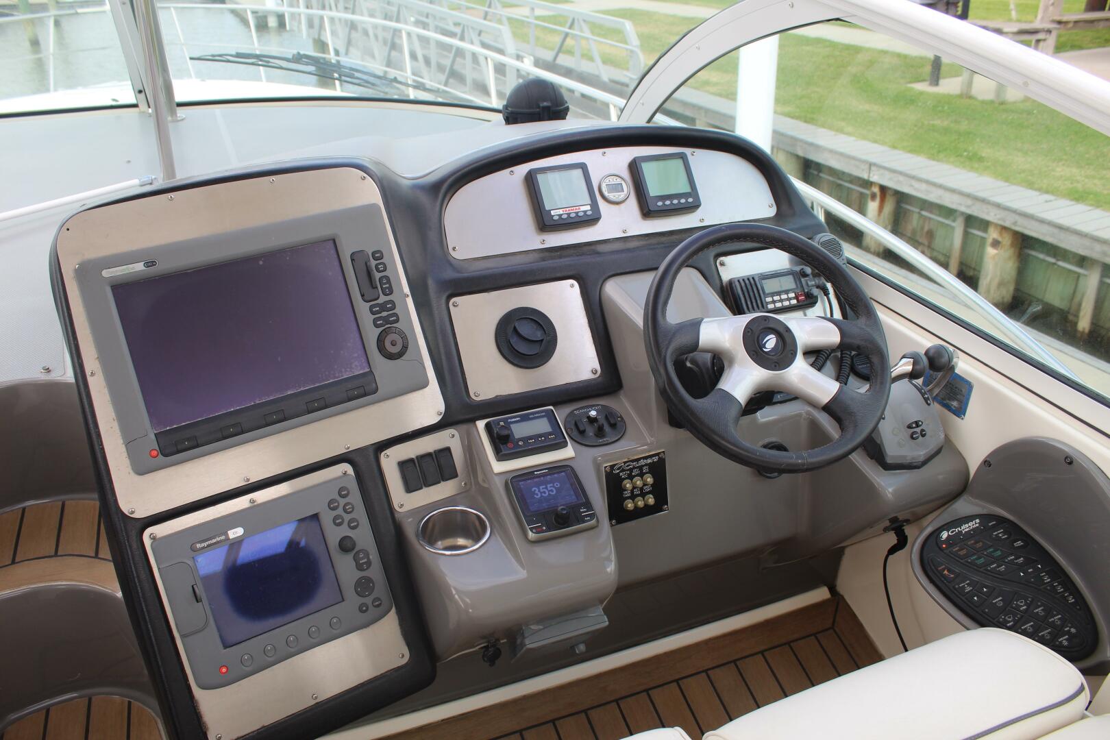 2007 Cruisers Yachts 420 Express - Image 11