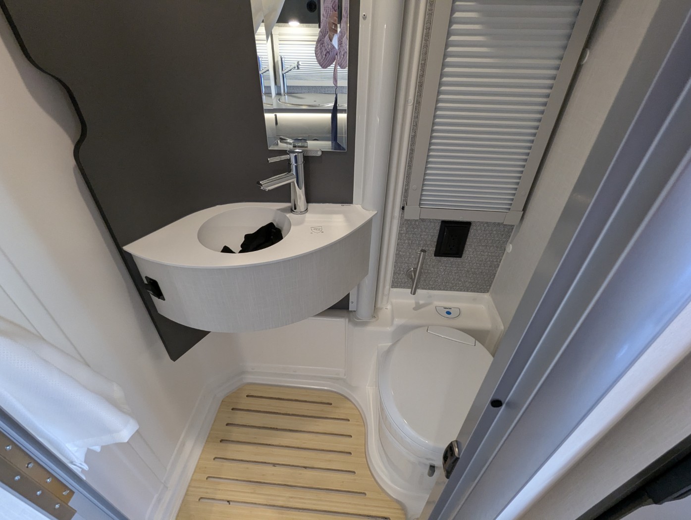 2026 Winnebago EKKO Sprinter 23B AWD - ATH EDITION - Image 23