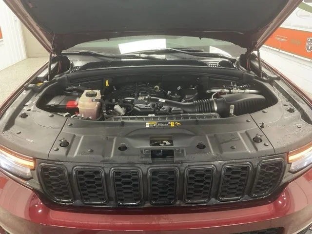 2023 Jeep Grand-Cherokee-L Laredo Altitude 4x4 - Image 10
