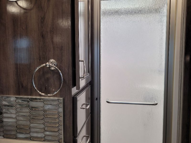 2022 Fleetwood Discovery 38K - Image 25