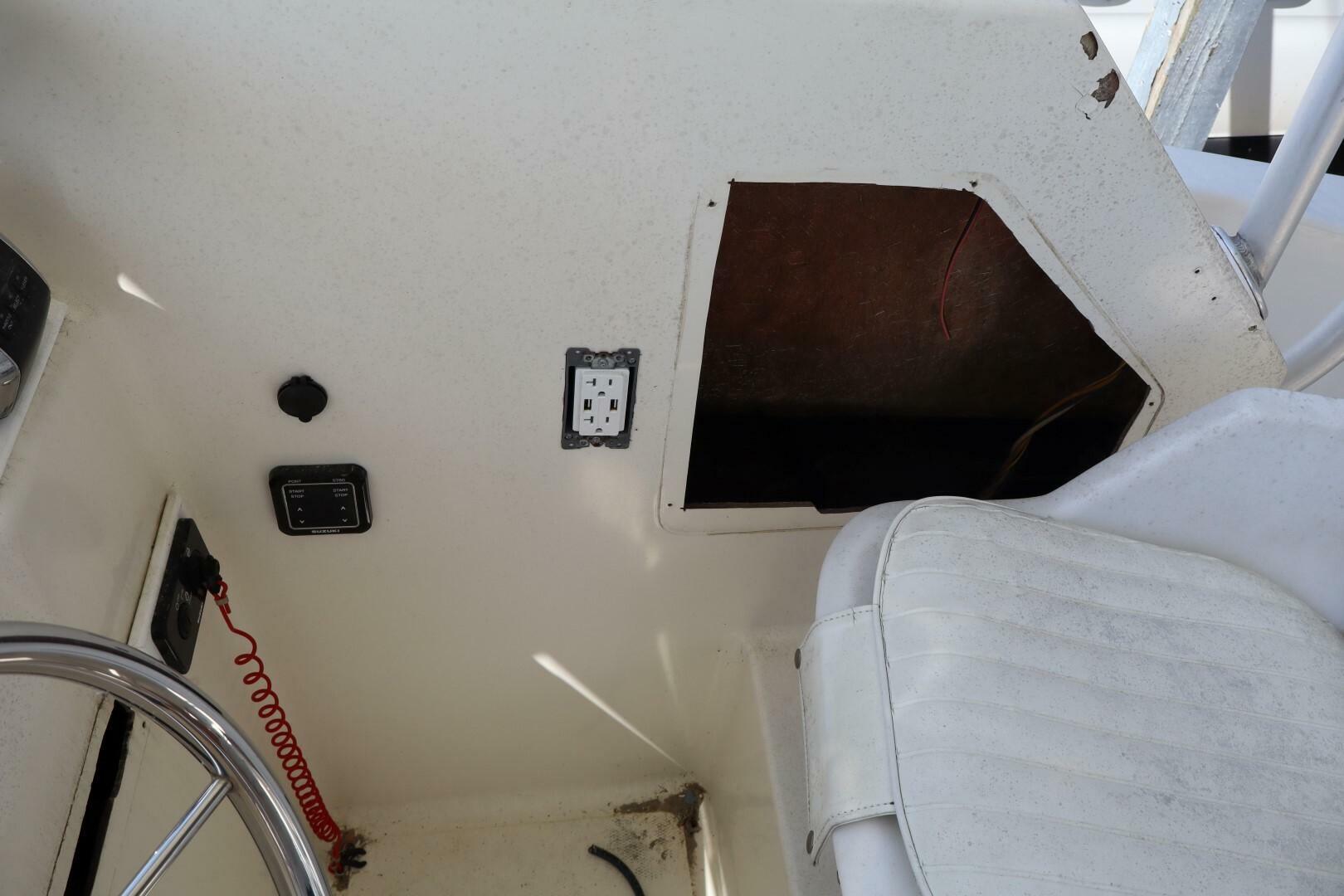 2005 Sea Boss 235 Walkaround - Image 12
