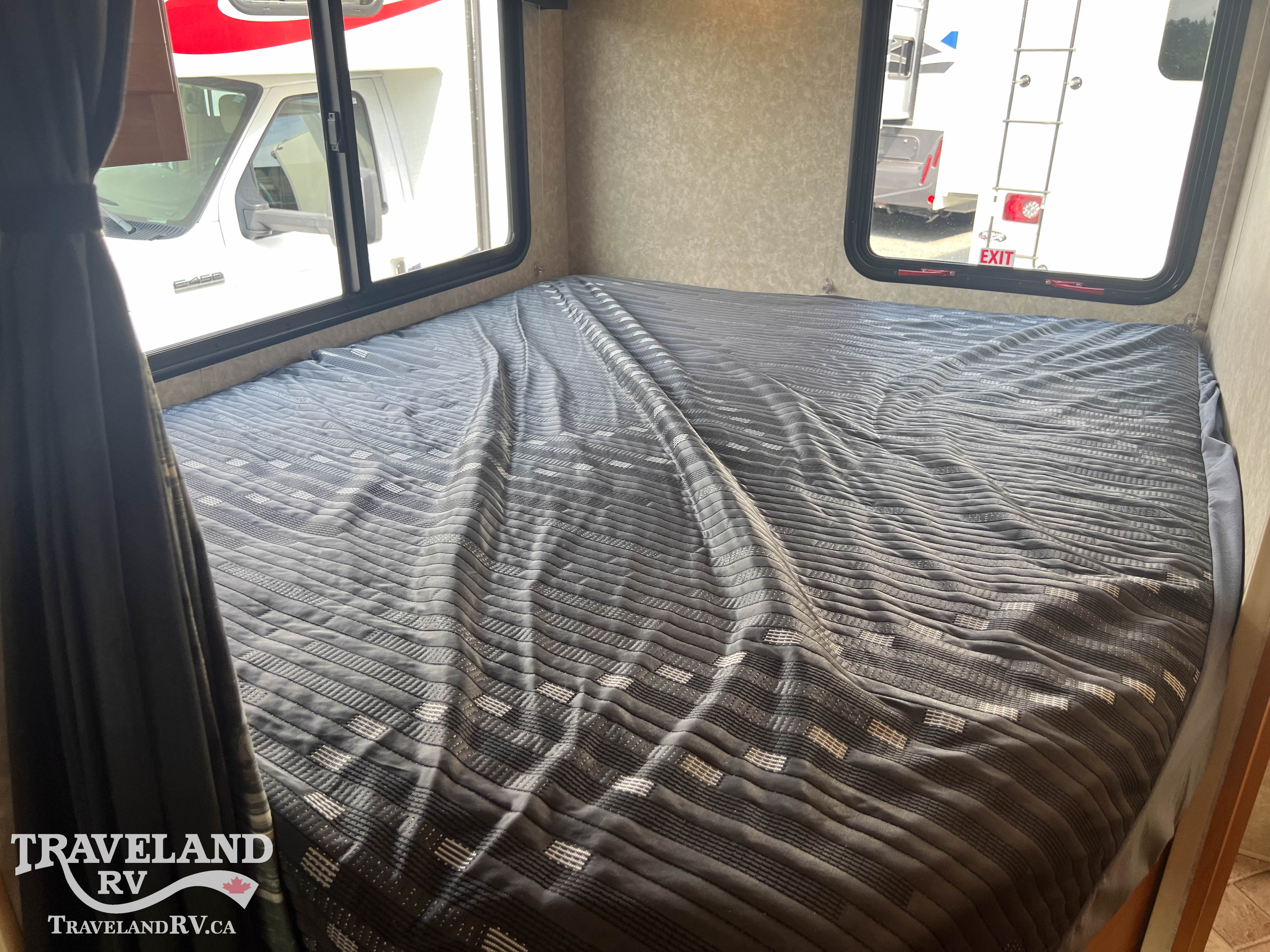2010 Winnebago Access 24V - Image 28