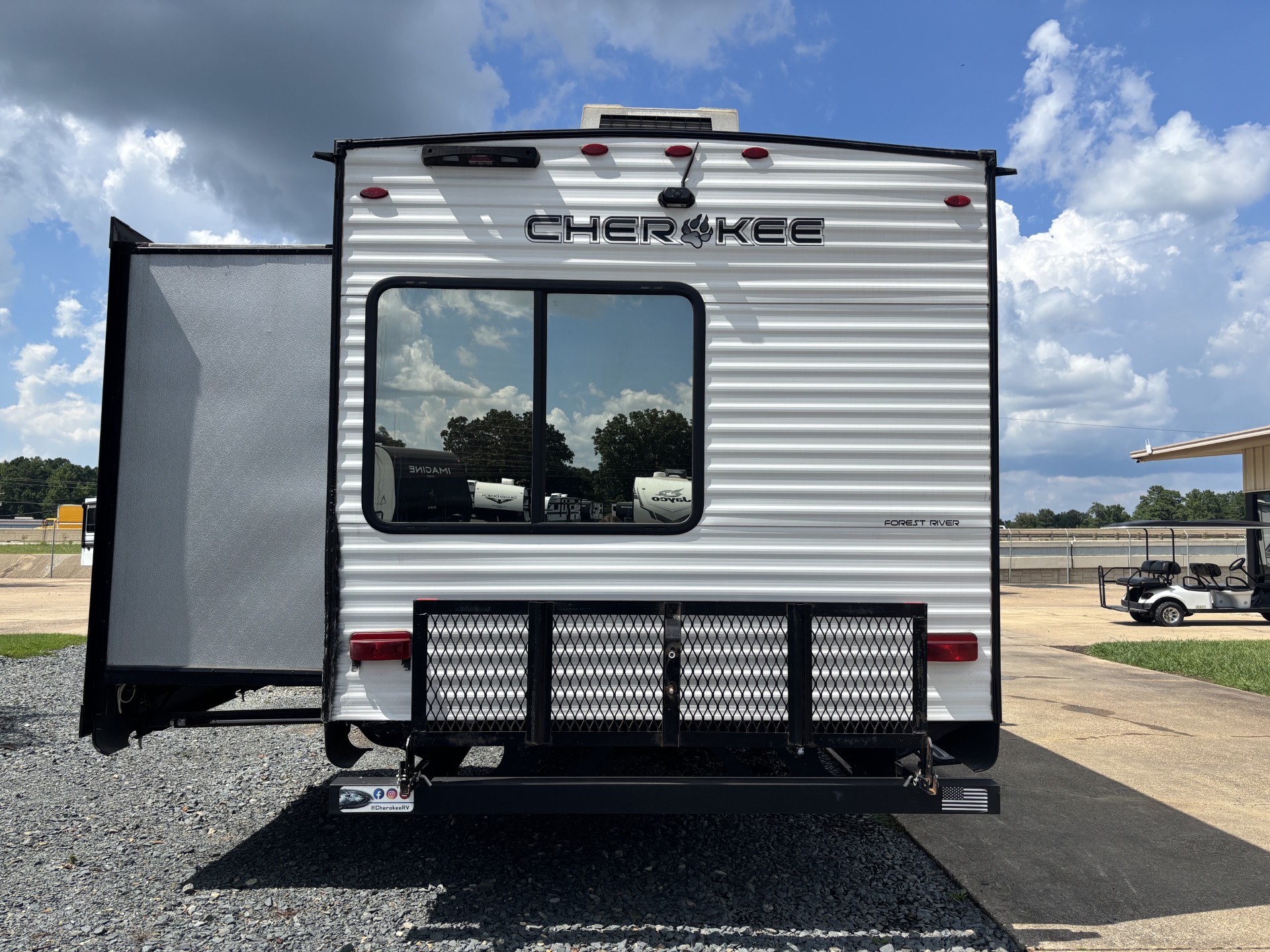 2023 Forest River Cherokee 324TS - Image 7