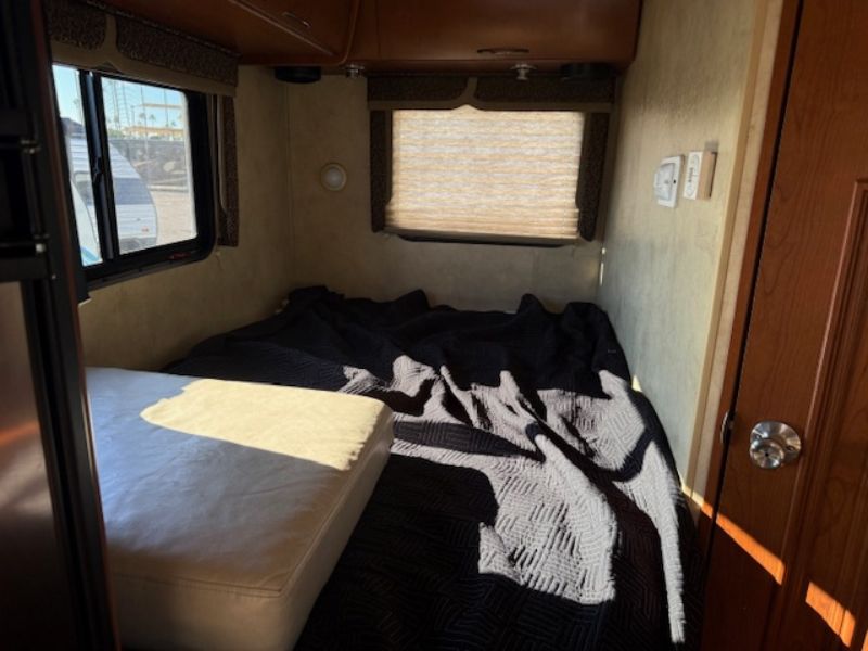 2013 Thor Motor Coach Siesta Sprinter 24SA - Image 10