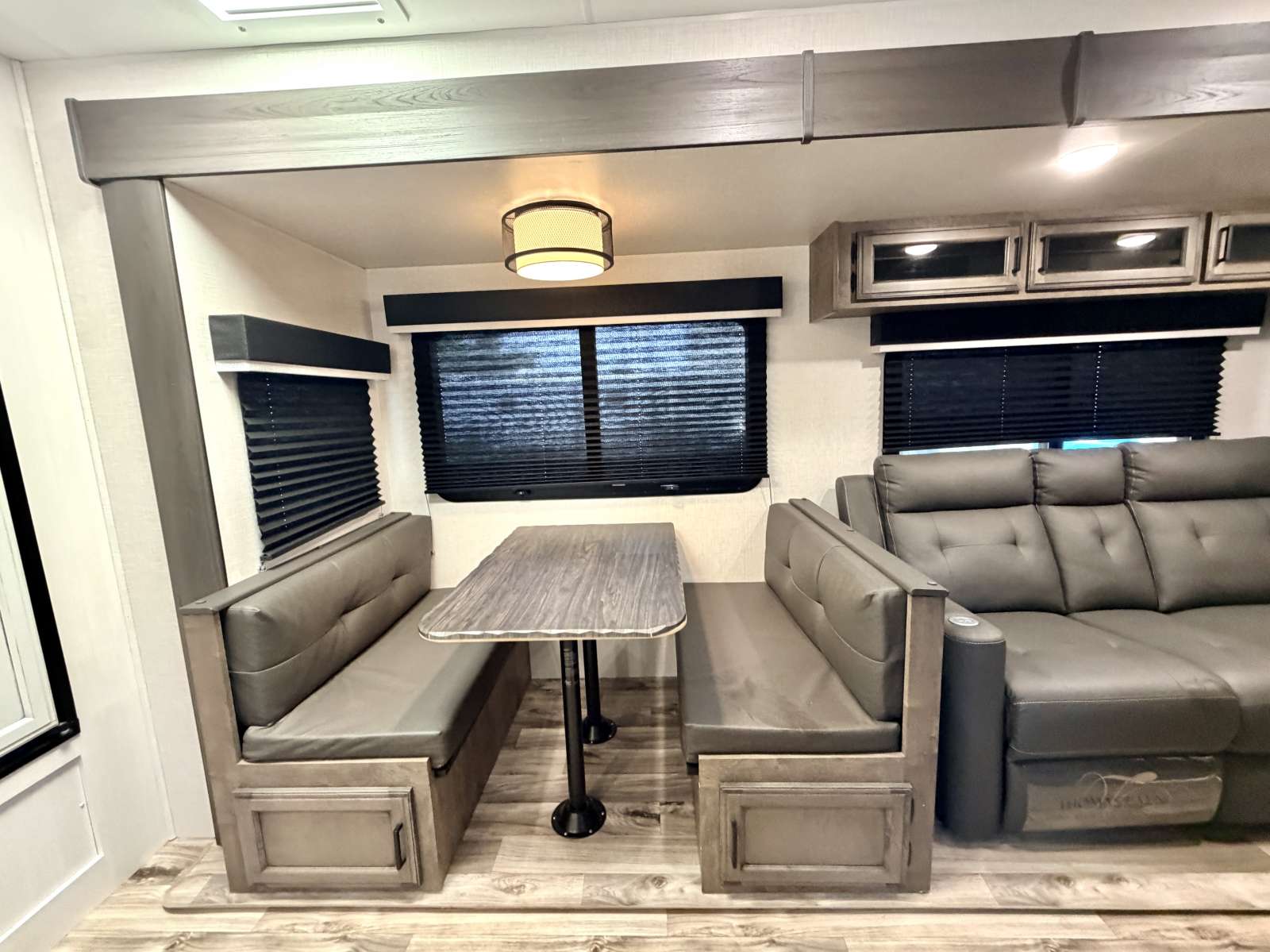 2023 Venture RV SportTrek Touring Edition - Image 13