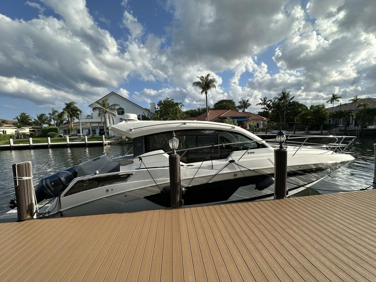 2020 Four Winns Vista 355 Coupe - Image 3