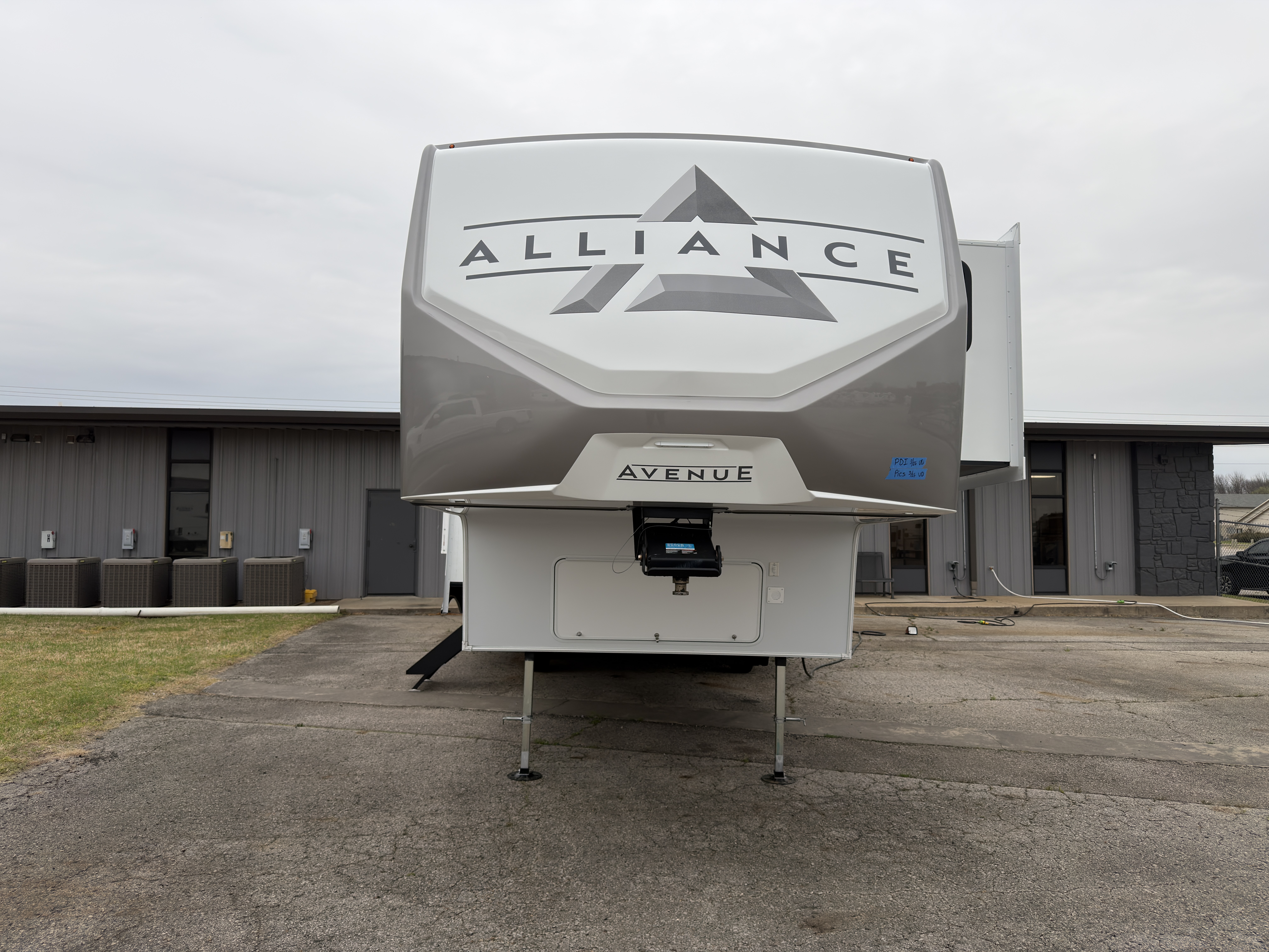 2026 Alliance RV Avenue 32RLS - Image 2