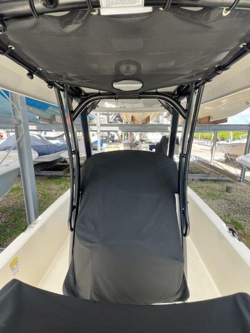 2023 Boston Whaler 250 DAUNTLESS Base - Image 36