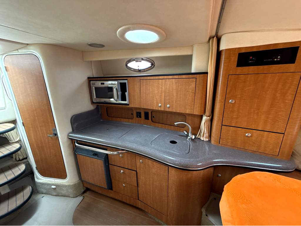 2006 Sea Ray 320 Sundancer - Image 10