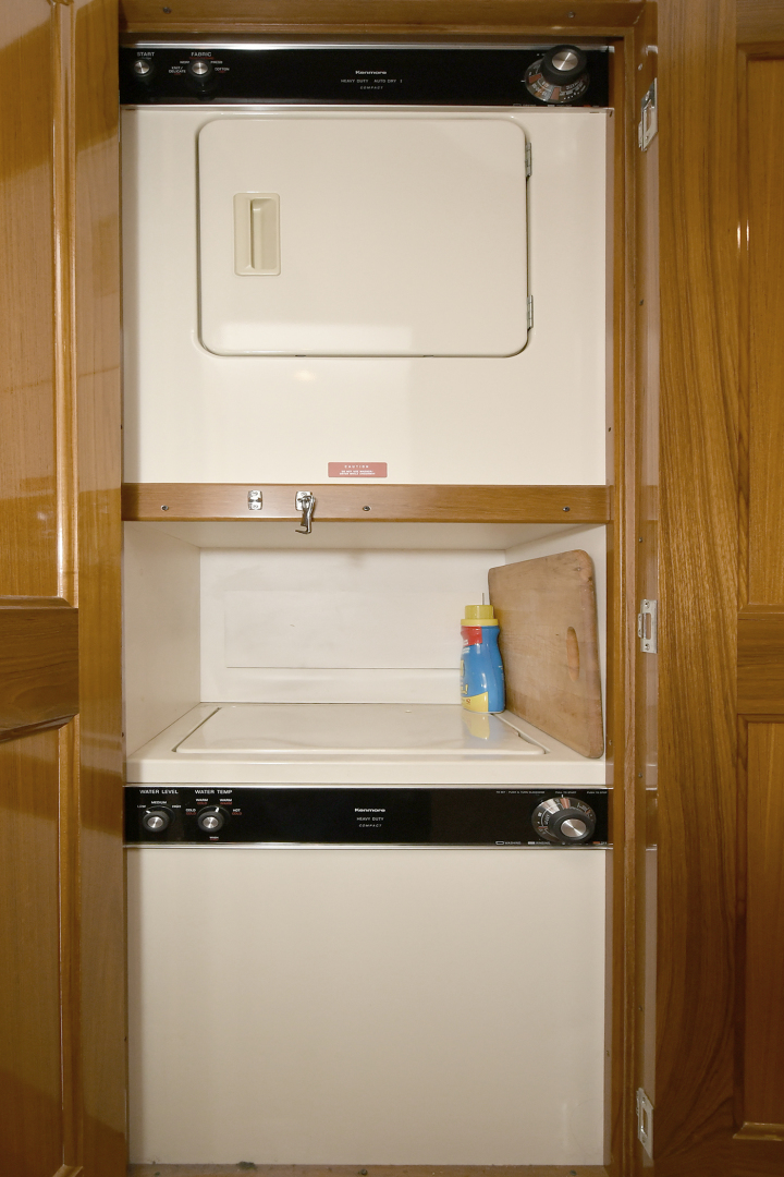 1997 Viking 47 Convertible - Image 30
