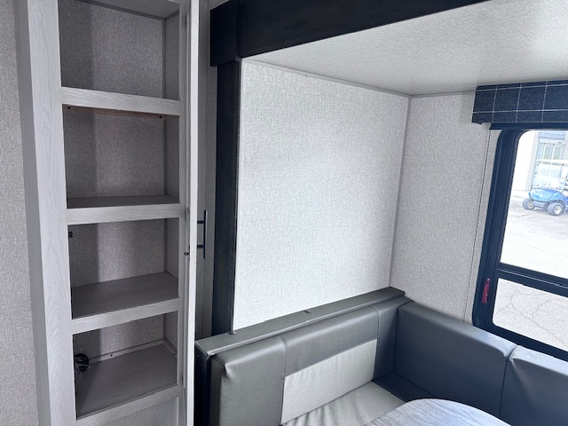 2022 KZ RV Sportsmen SE 332BHKSE - Image 24