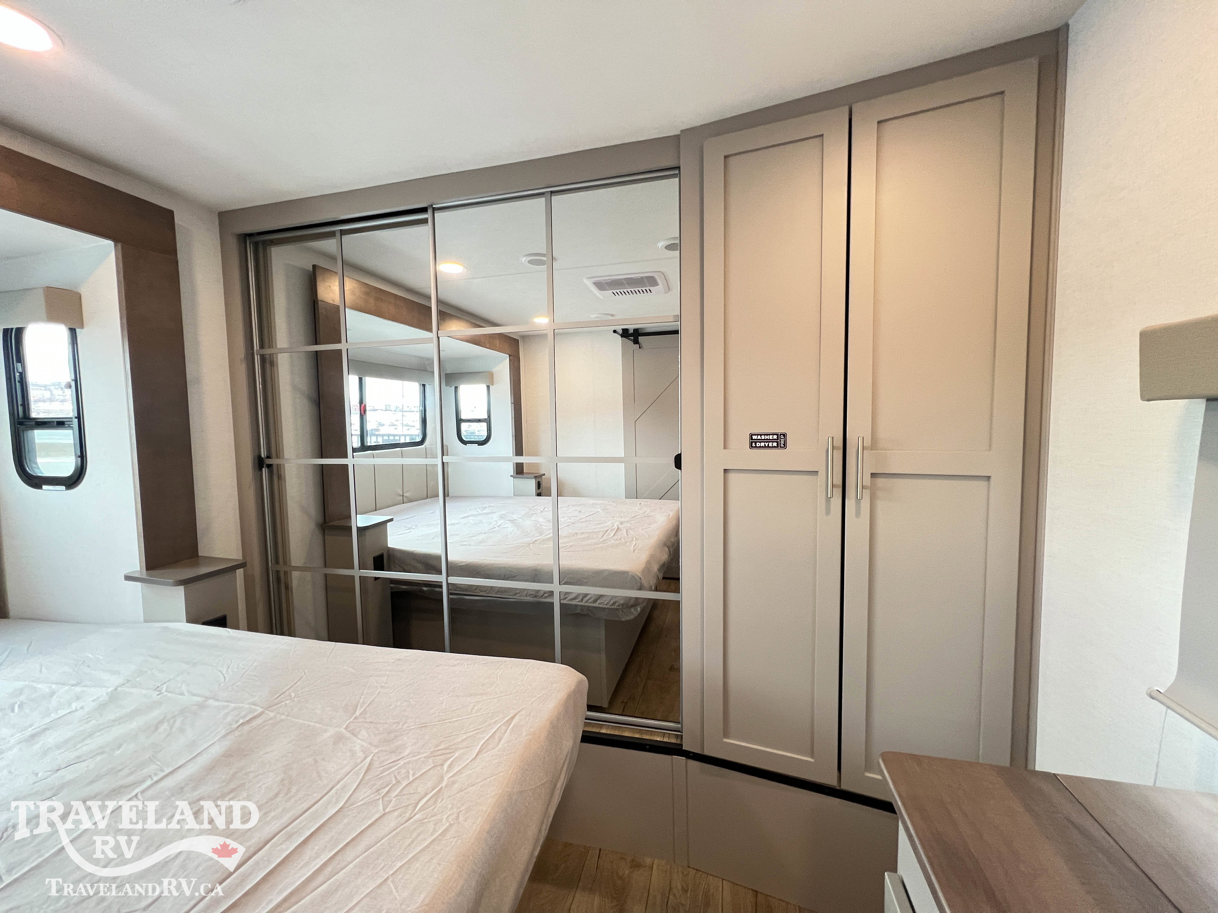 2026 Alliance RV AVENUE 332RL - Image 32