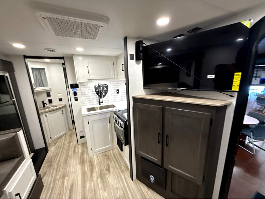 2027 VENTURE RV SPORTTREK STINGER 232VRL - Image 9
