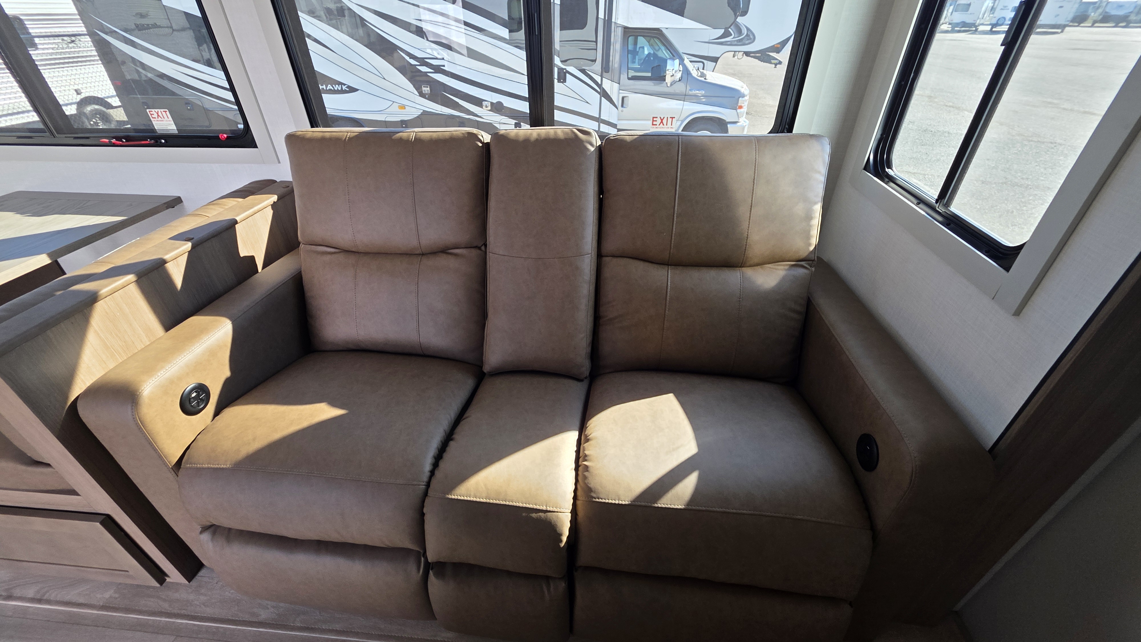 2027 VENTURE RV SPORTTREK 272VRK - Image 11
