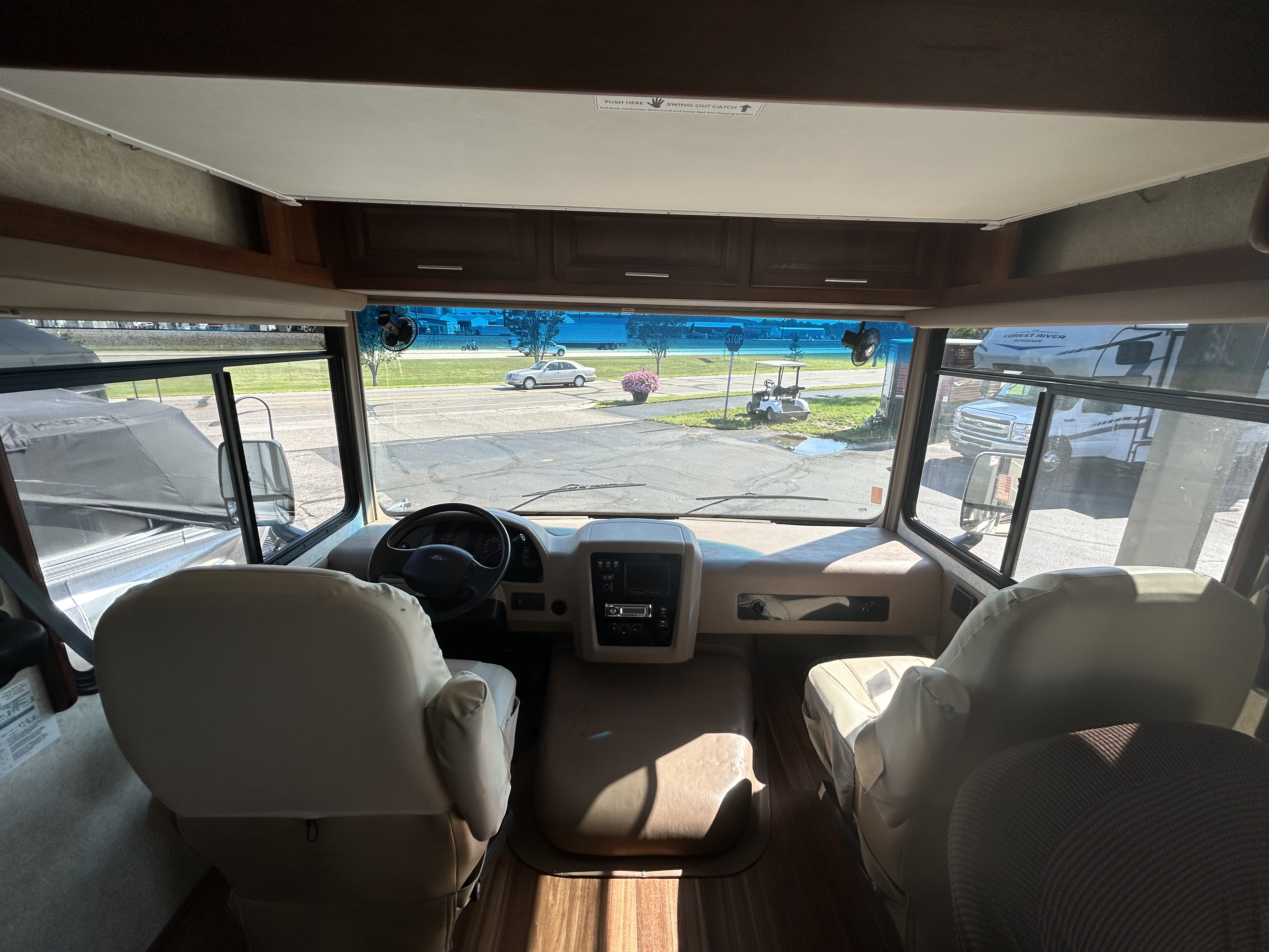 2015 Forest River Georgetown 328TS - Image 10
