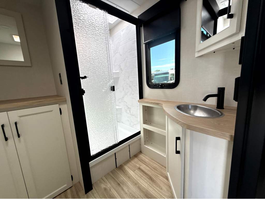 2027 VENTURE RV SPORTTREK 292VRB - Image 17