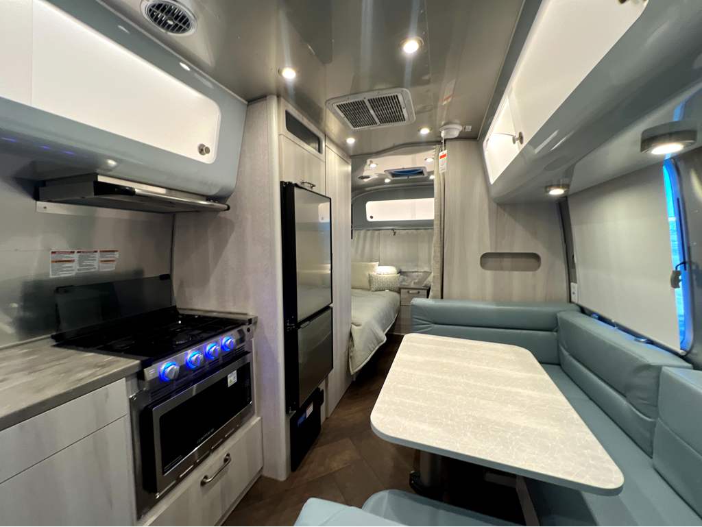 2027 AIRSTREAM INTERNATIONAL 23FBT - Image 17