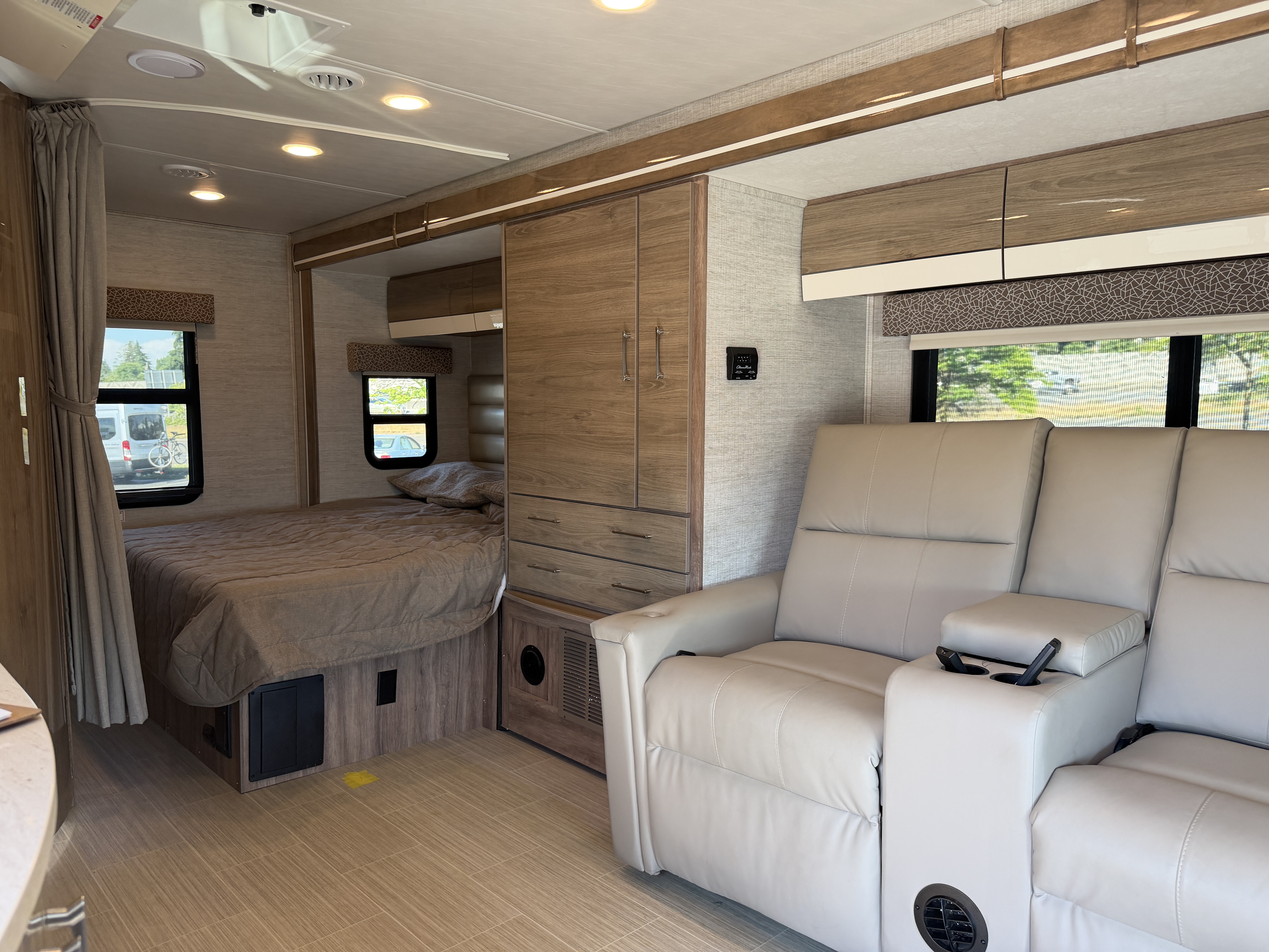 2021 Jayco Melbourne Prestige 24LP - Image 9