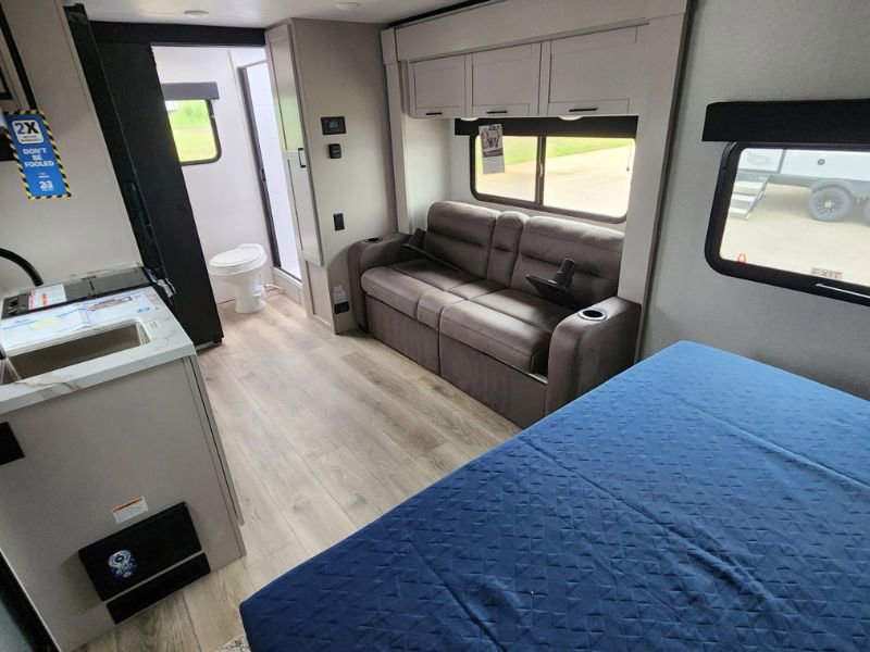 2026 JAYCO JAY FEATHER AIR 18FBS - Image 6