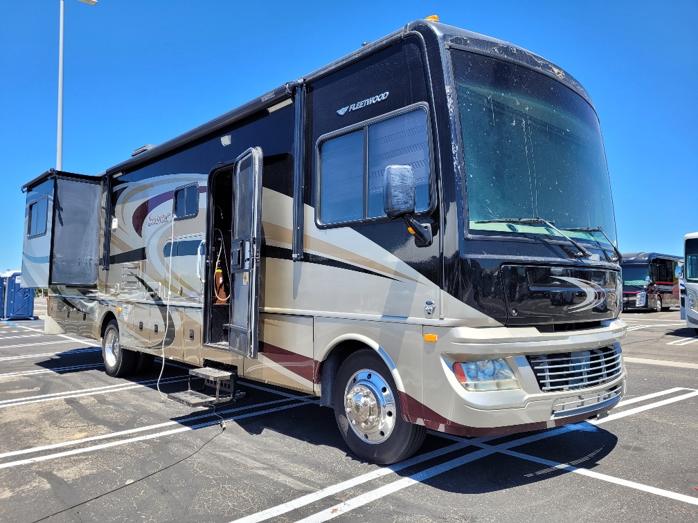 2014 Fleetwood Bounder 36E - Image 1