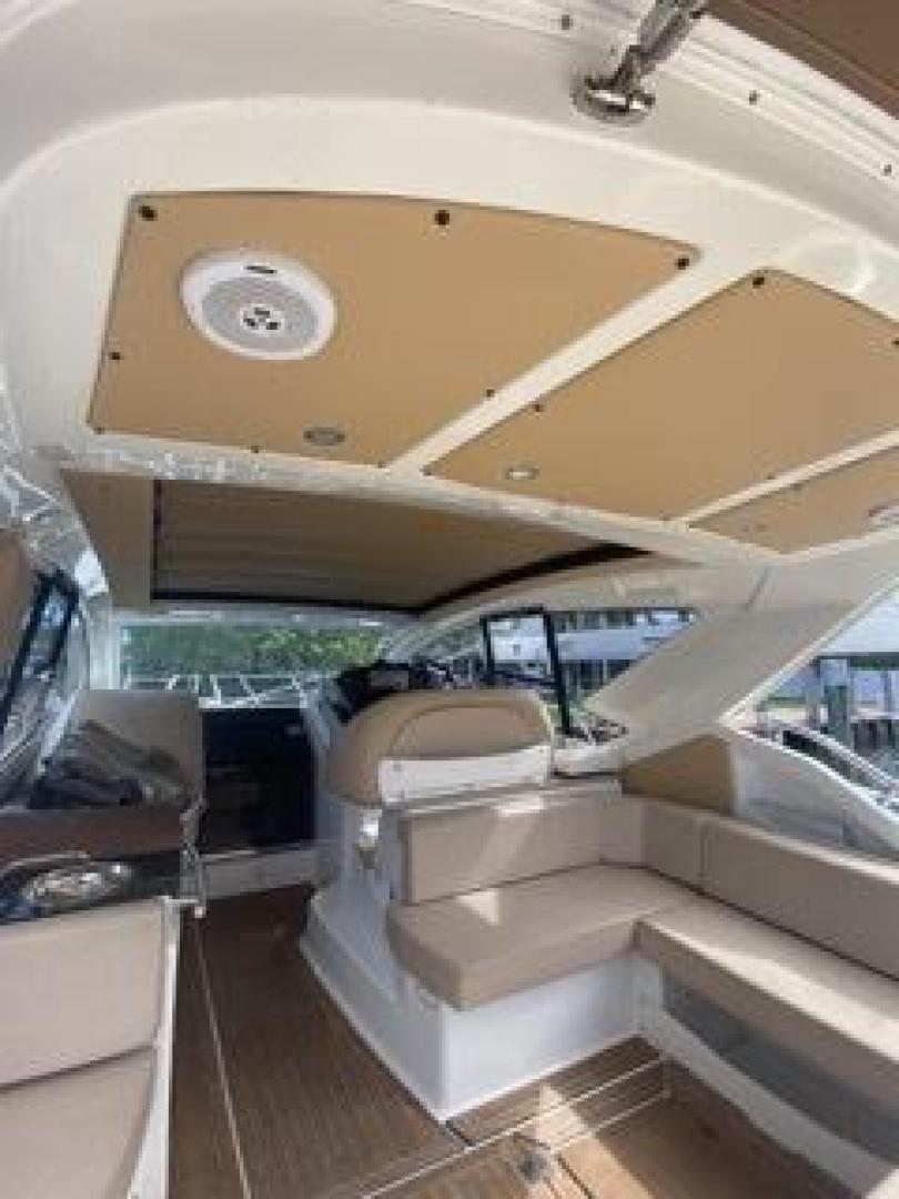 2013 Cranchi M44 HT - Image 2