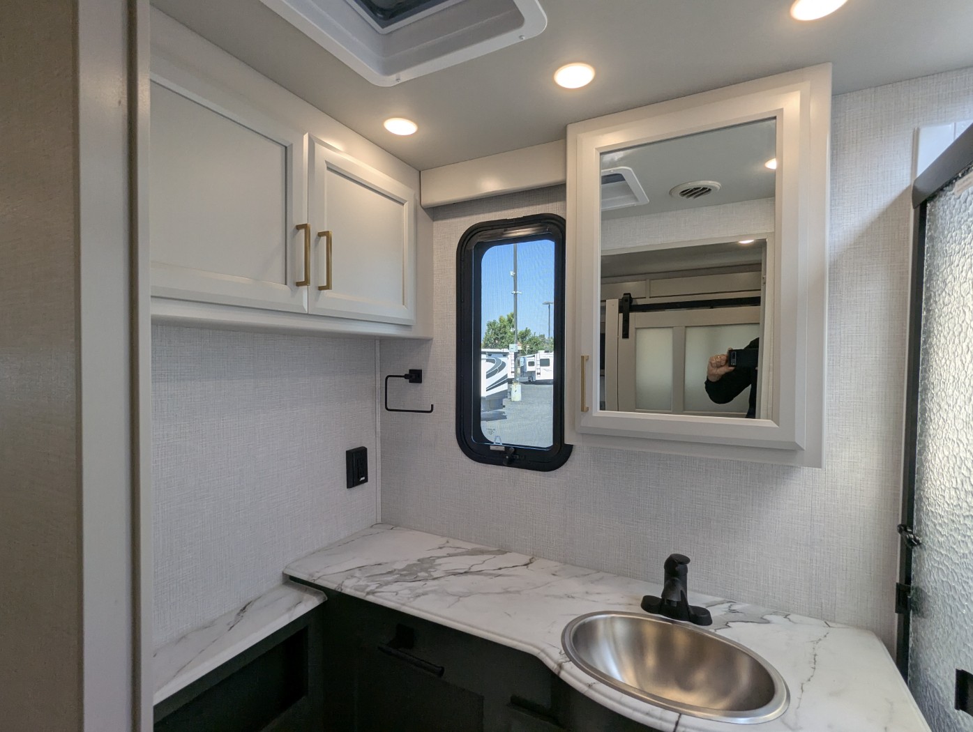 2026 Holiday Rambler Admiral 34J - Image 29