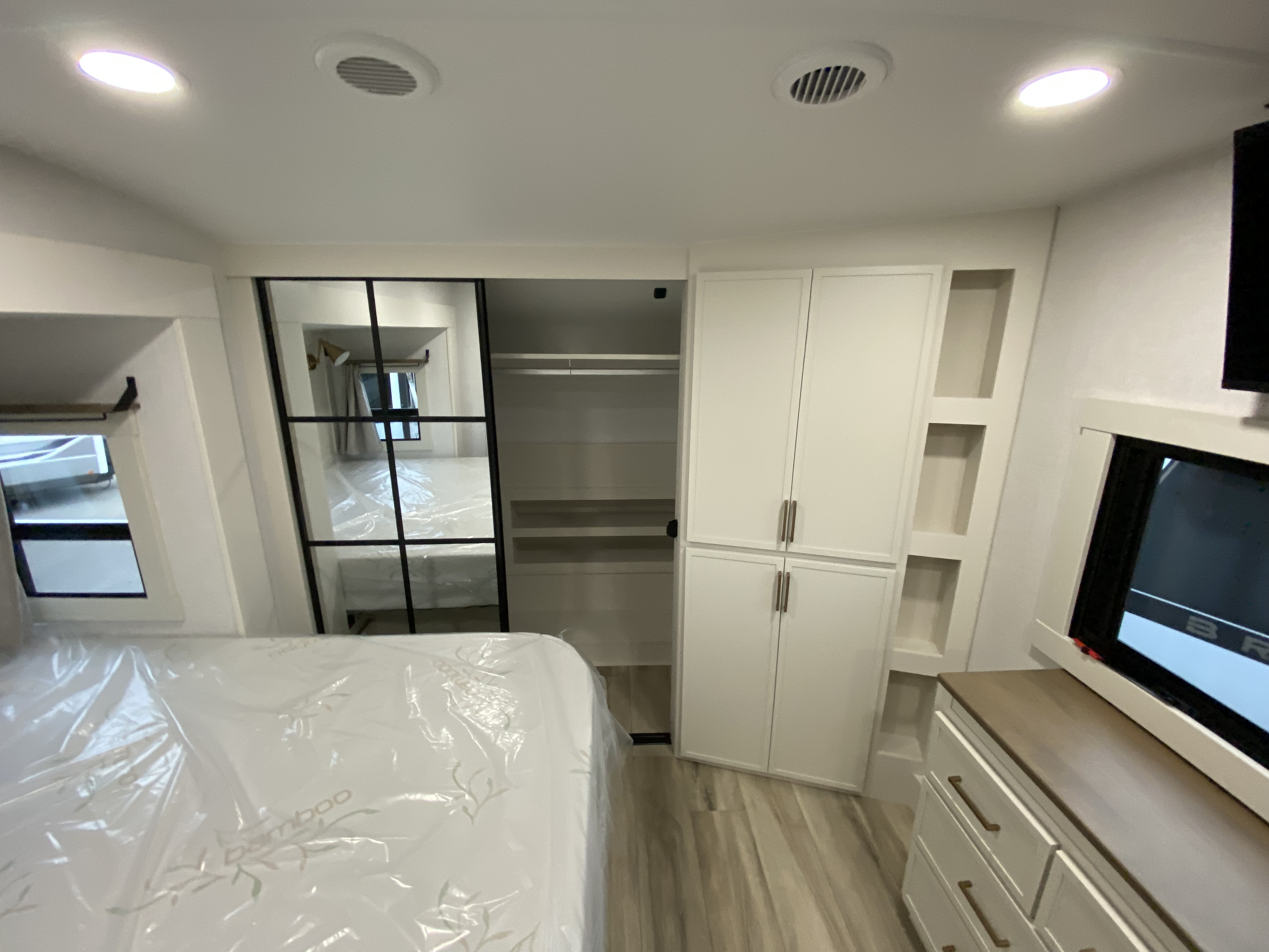 2027 Brinkley RV Model Z 3100 - Image 21