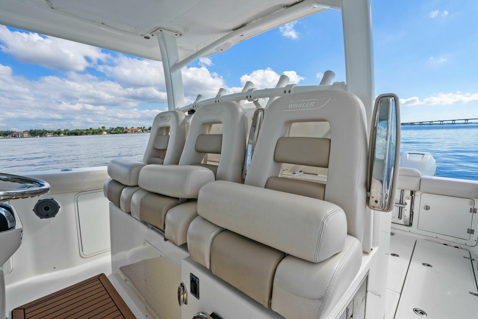 2019 Boston Whaler 380 Outrage - Image 10