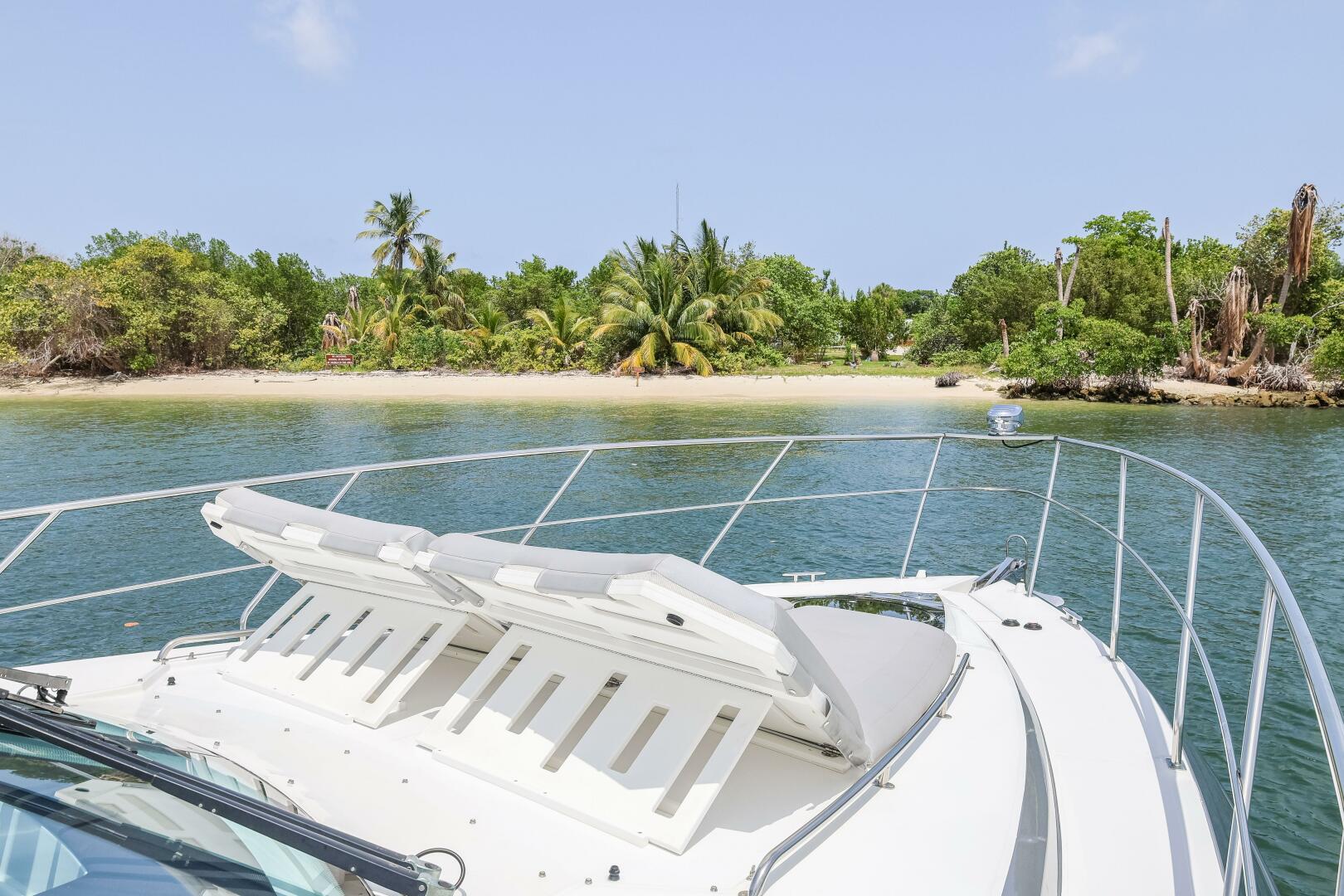 2014 Cruisers Yachts 45 Cantius - Image 40