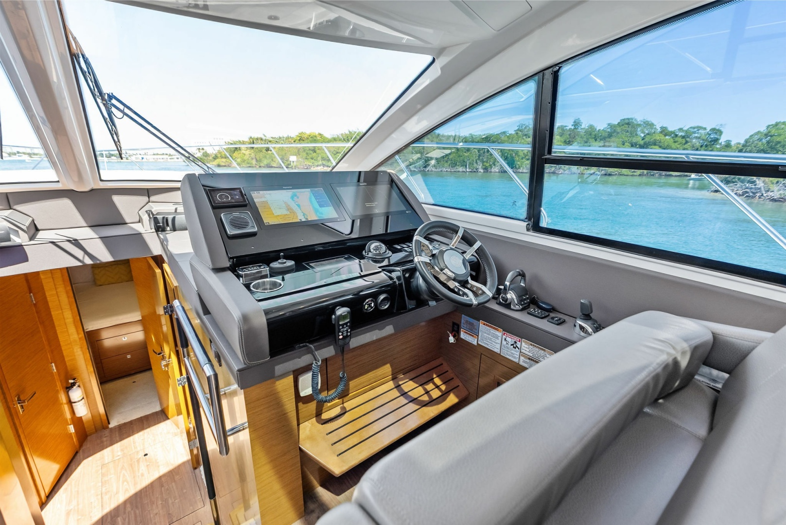 2019 Cruisers Yachts 54 Cantius - Image 41