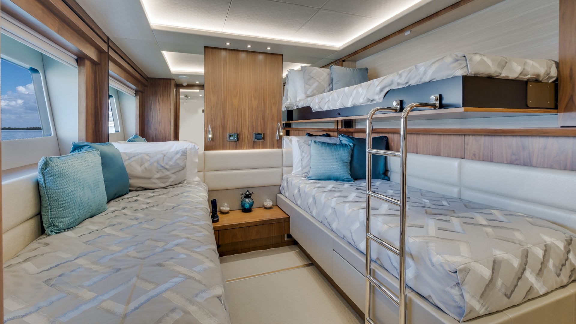 2018 Sunseeker 86 Yacht - Image 40