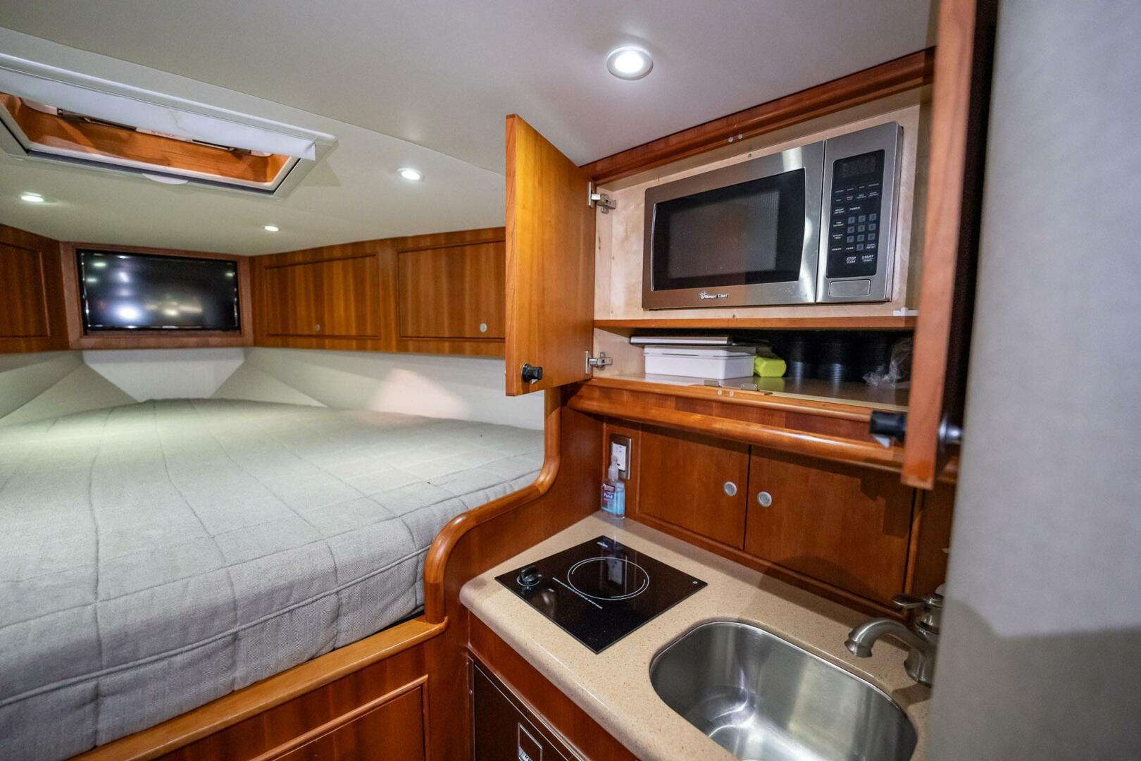 2012 Winter Custom Yachts 38 Express - Image 12