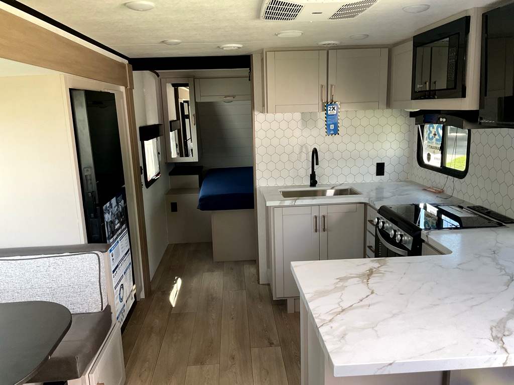 2027 JAYCO Jay Feather 25BH - Image 6