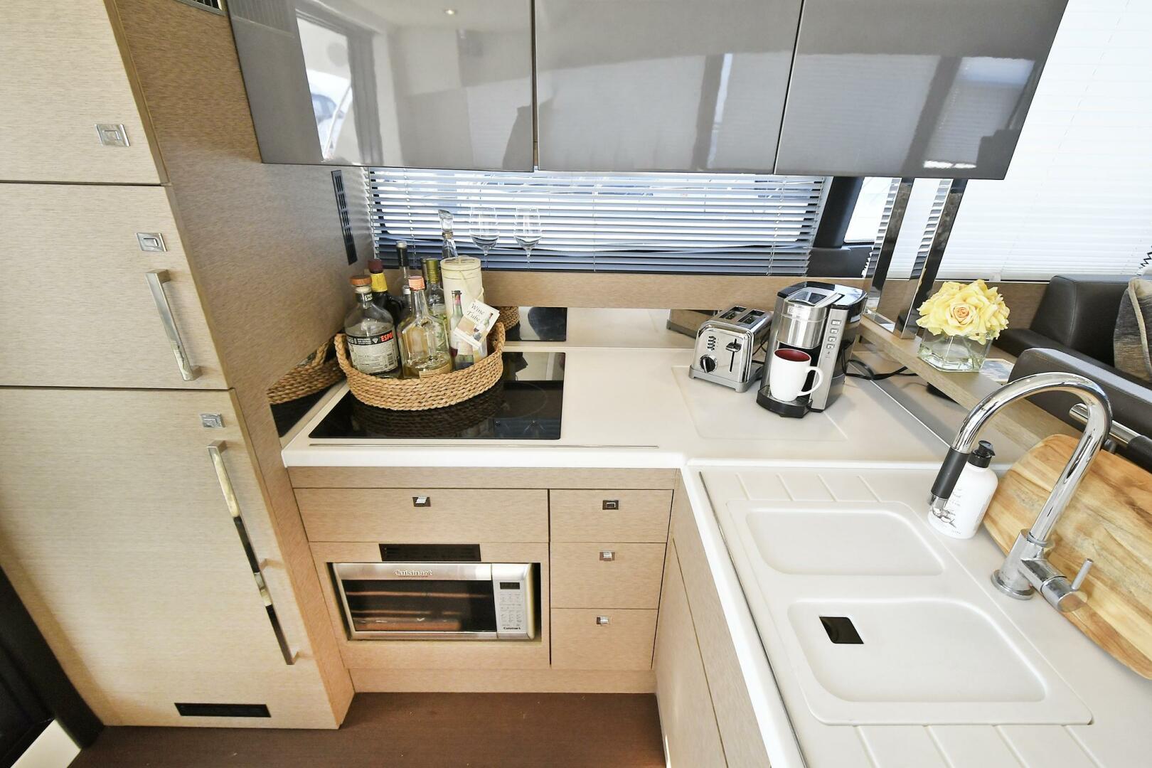 2018 Prestige 560 Fly - Image 27