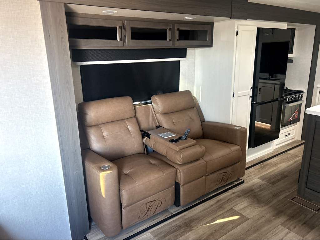 2026 VENTURE RV SPORTTREK 333VFK - Image 7