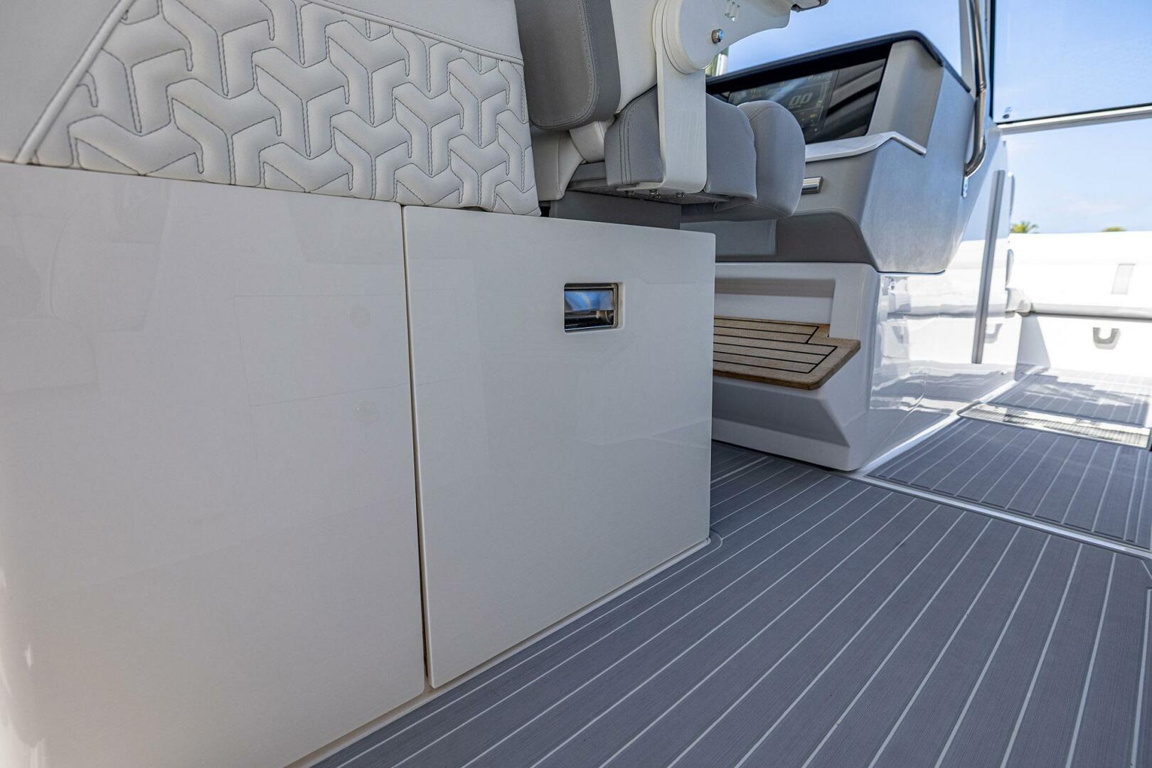 2022 Regal LX 36 - Image 39
