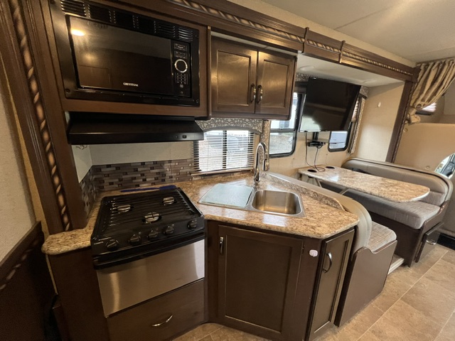 2017 Thor Motor Coach Chateau 28Z - Image 17