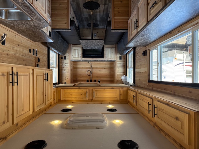 2026 Ice Castle Extreme RV III 8′ x 21′ - Image 34
