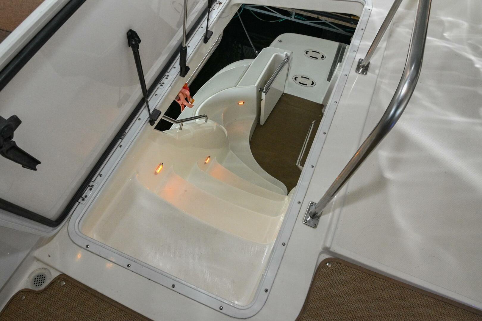 2002 Cruisers Yachts 5000 Sedan Sport - Image 114