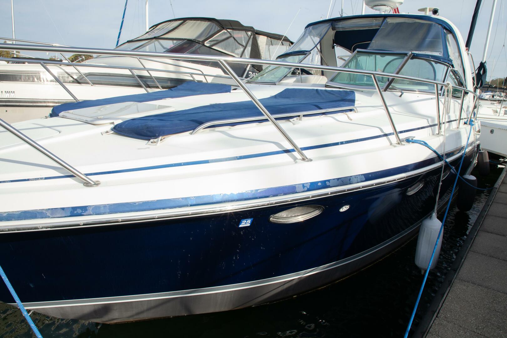 2006 Formula 31 Performance Cruiser - Image 3