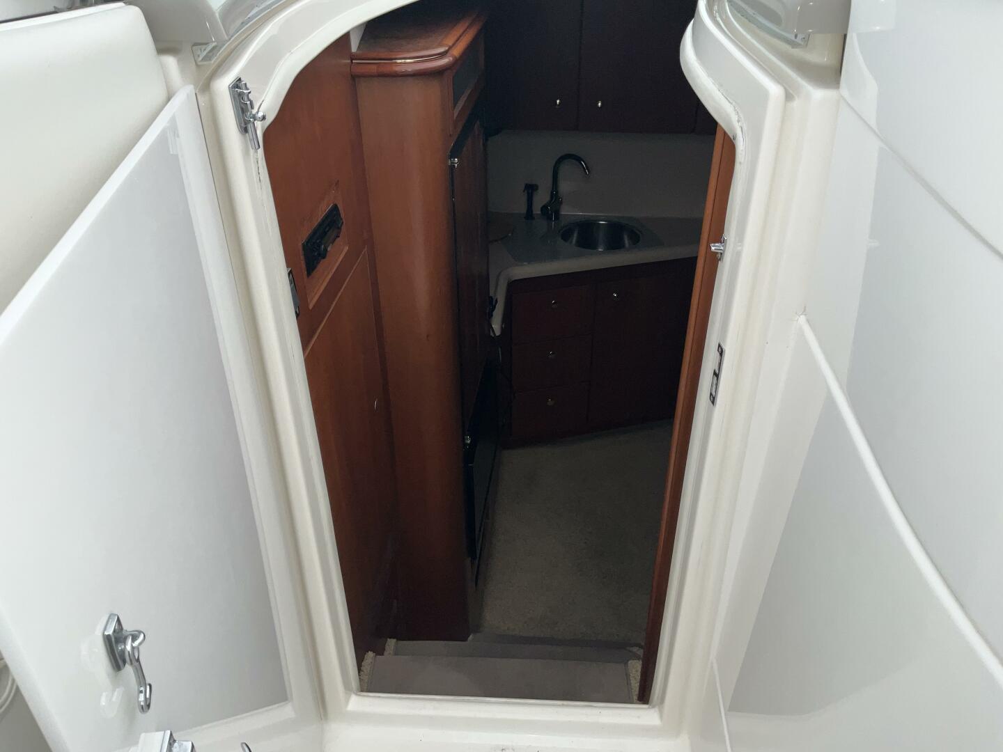 2002 Cruisers 35 Express - Image 11