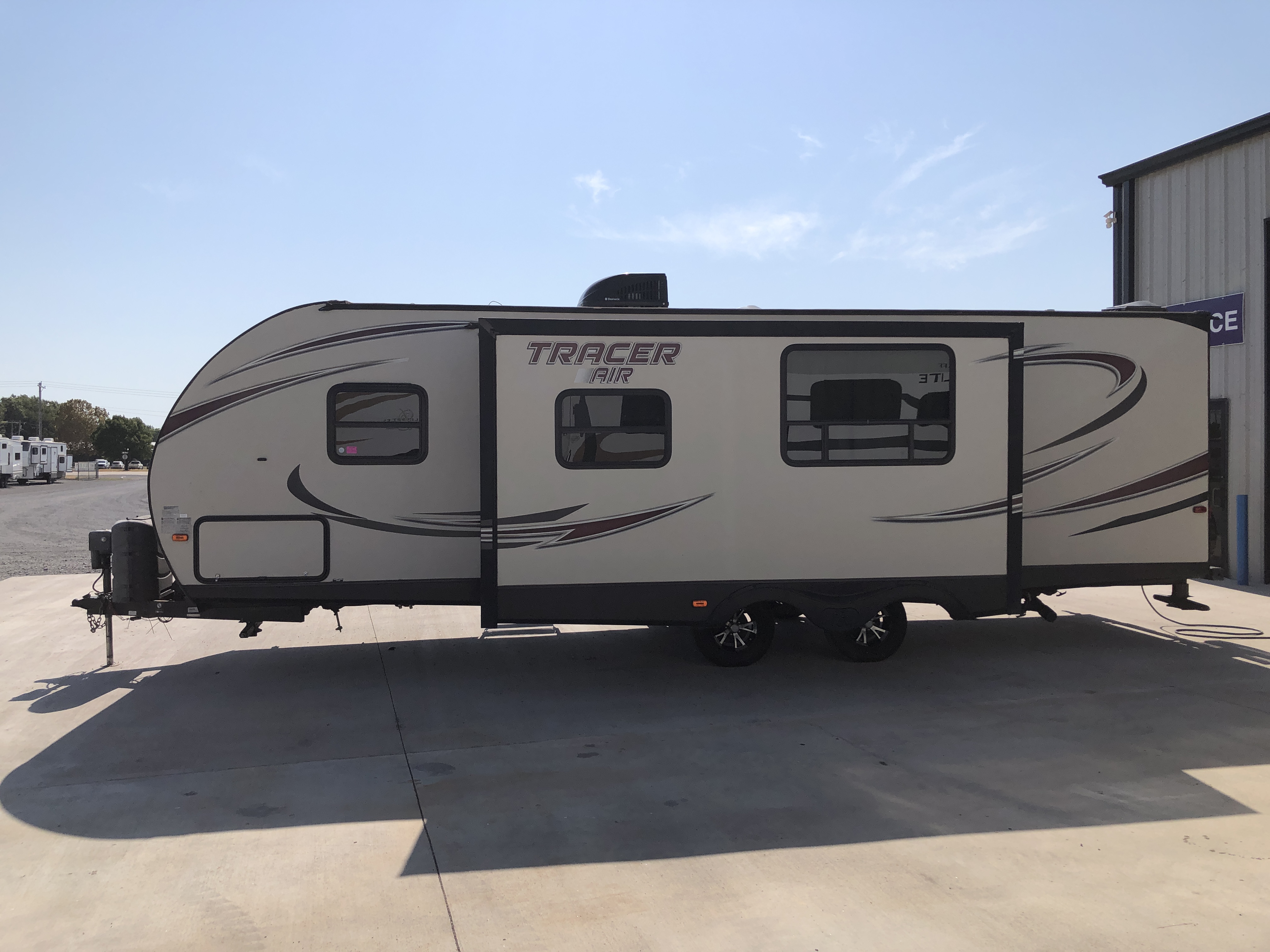2016 Forest River TRACER 270AIR - Image 4