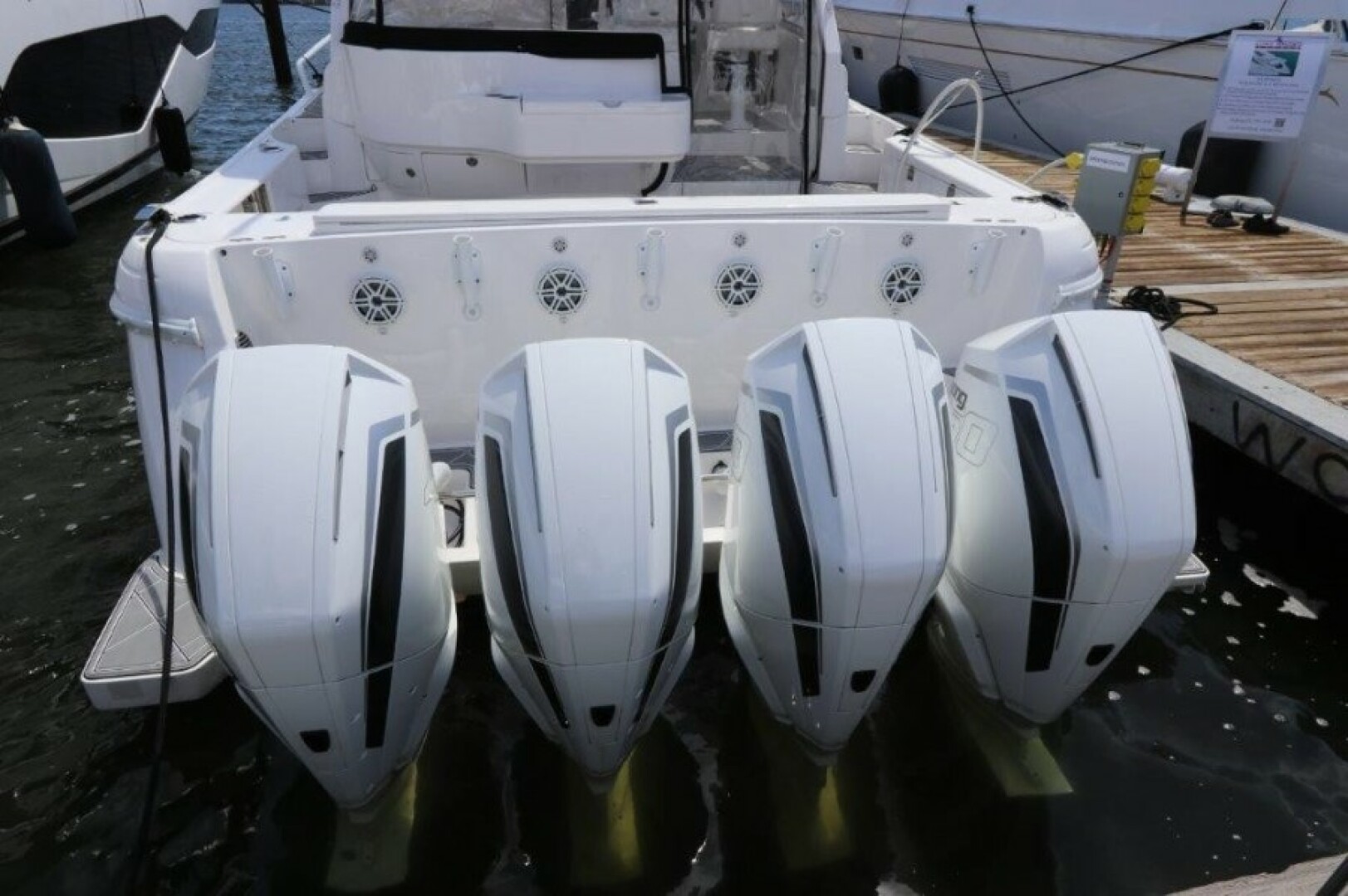 2019 Intrepid 475 Sport Yacht - Image 10