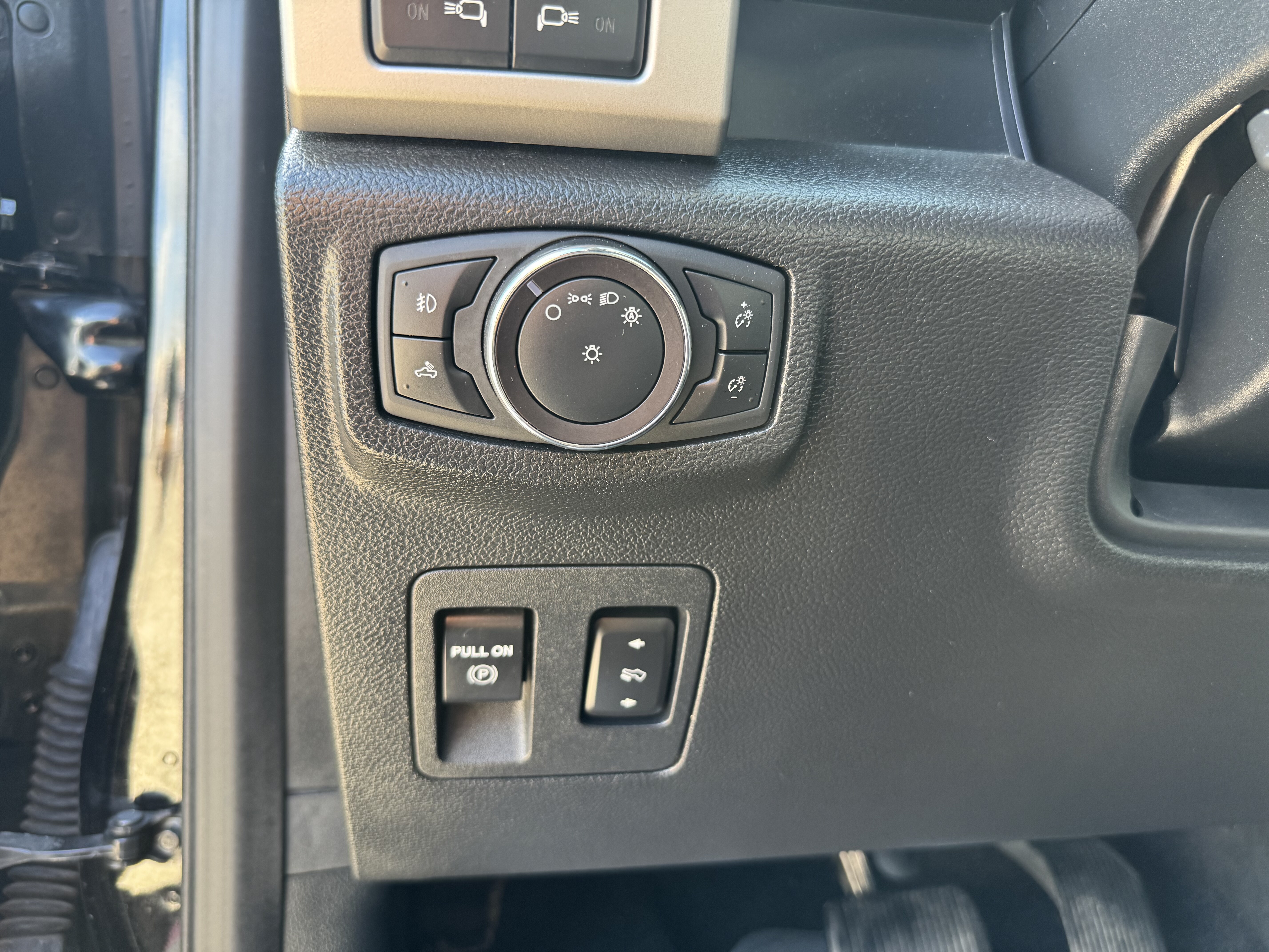 2019 Ford F150 Crew Cab XLT 4WD - Image 23