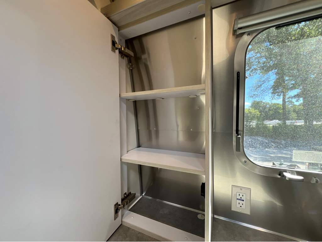 2027 AIRSTREAM INTERNATIONAL 27FBQ - Image 19
