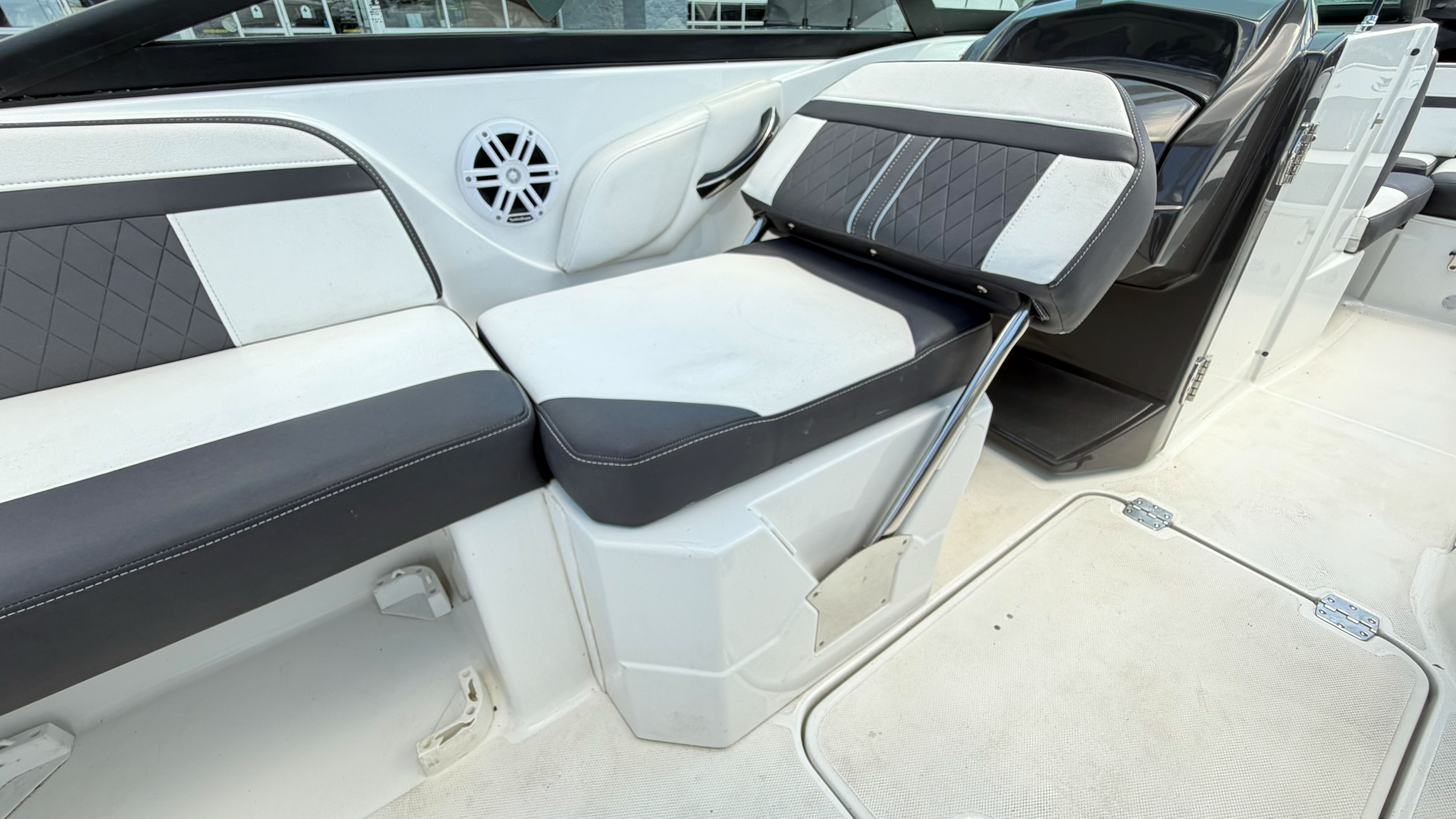 2024 Monterey M4 - Image 8