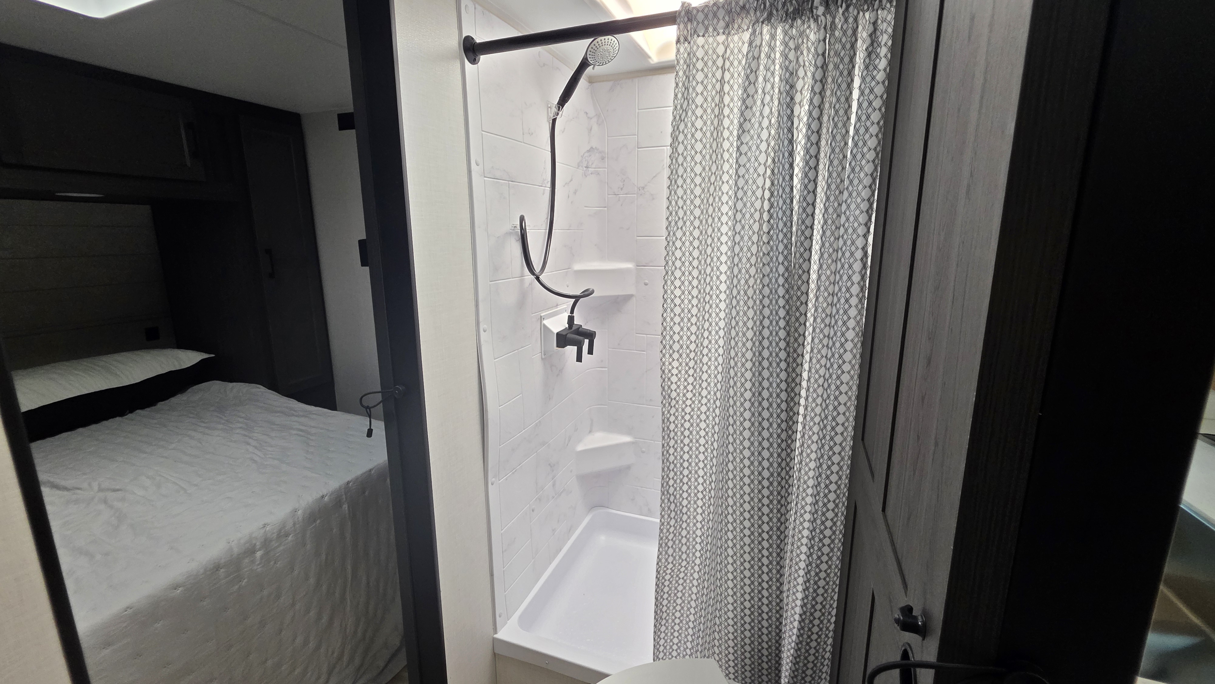 2027 VENTURE RV SPORTTREK STINGER 232VRL - Image 26
