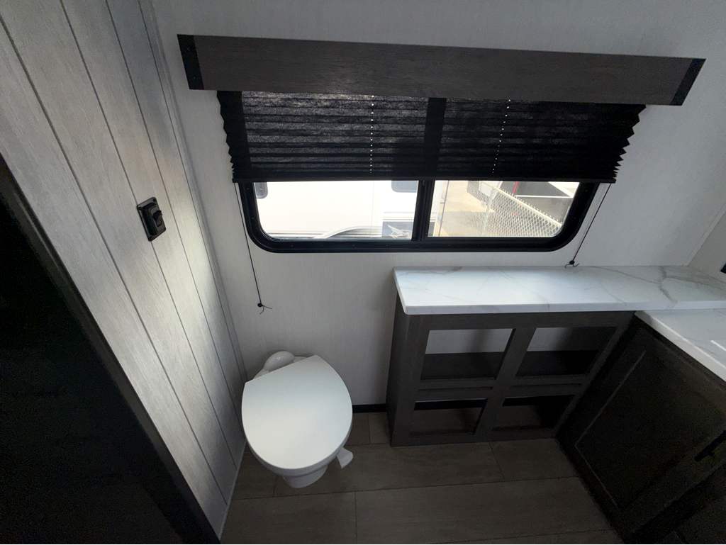 2026 FOREST RIVER ARCTIC WOLF 3950 SUITE - Image 26