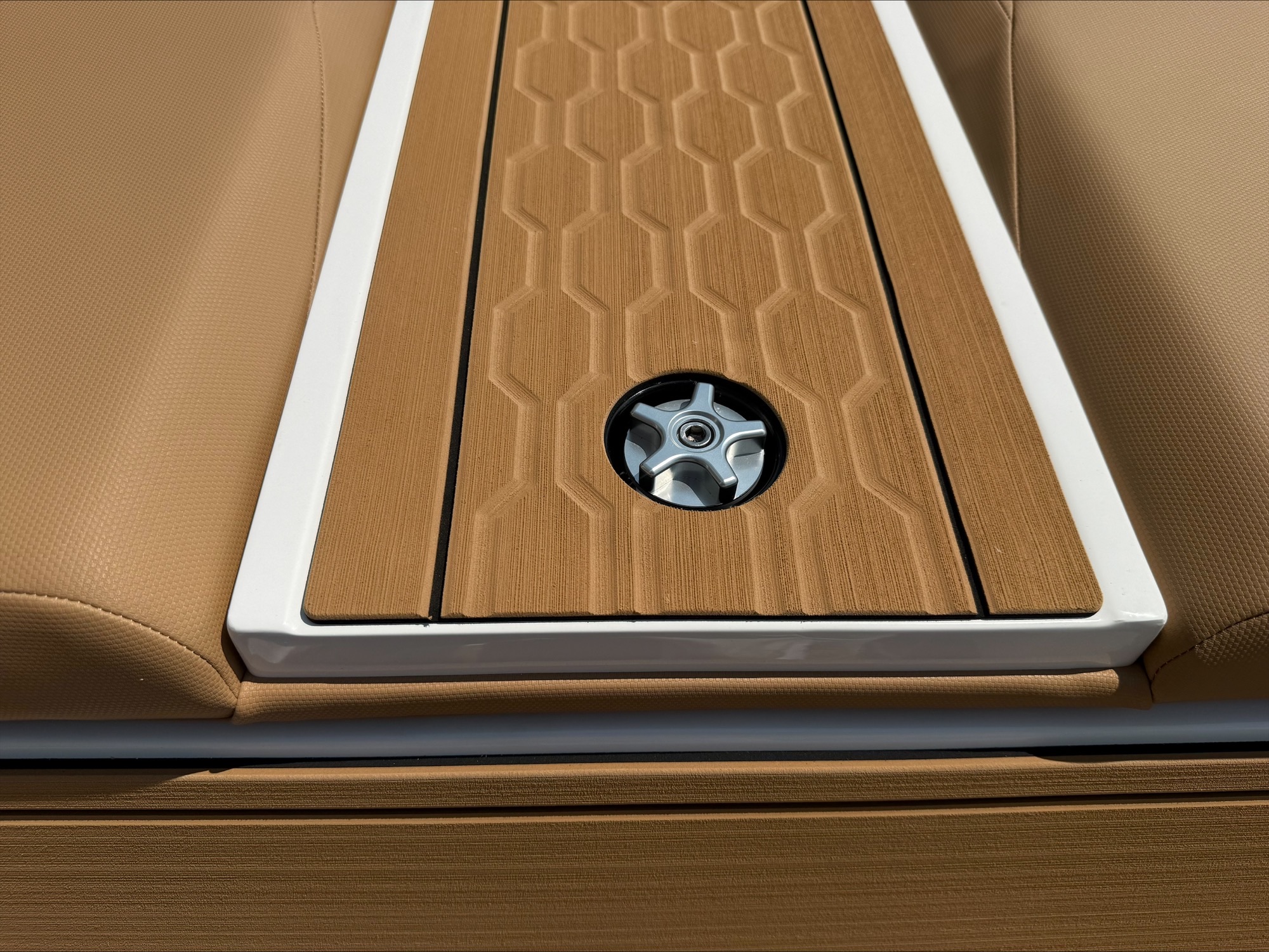 2027 MasterCraft XT24 - Image 23