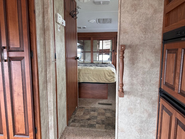 2011 Keystone Laredo 266RL - Image 16
